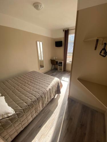 Habitación Doble del hotel ANGLETERRE. Foto 13