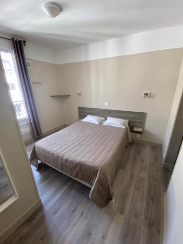 Habitación Doble del hotel ANGLETERRE. Foto 17