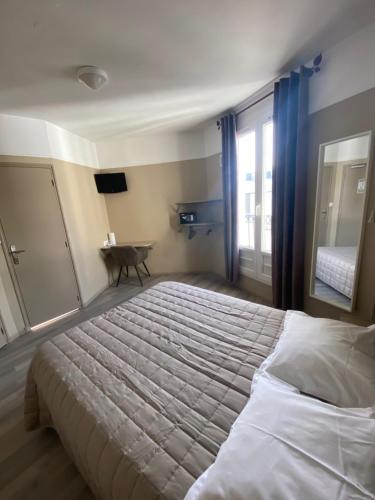 Habitación Doble del hotel ANGLETERRE. Foto 20