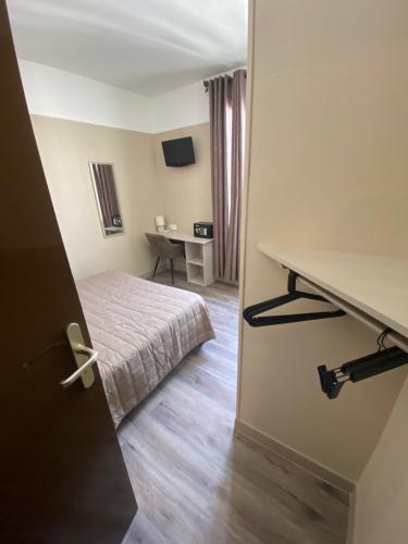 Habitación Individual del hotel ANGLETERRE. Foto 5