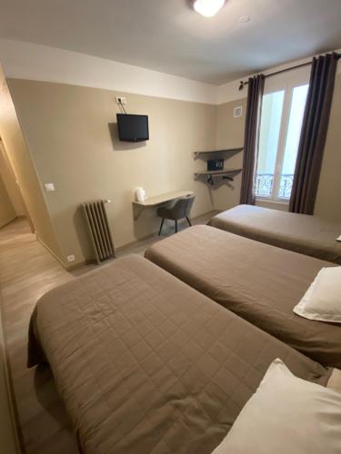 Habitación Triple del hotel ANGLETERRE. Foto 3