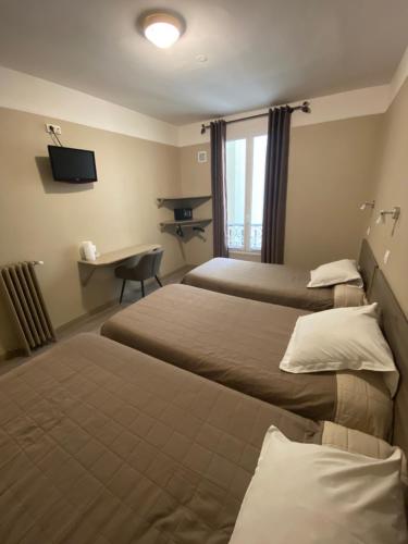 Habitación Triple del hotel ANGLETERRE. Foto 4