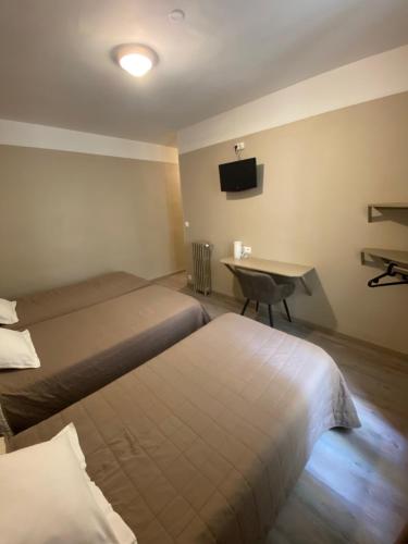Habitación Triple del hotel ANGLETERRE. Foto 5