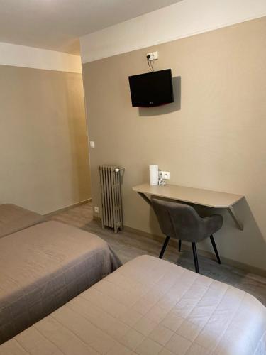 Habitación Triple del hotel ANGLETERRE. Foto 6