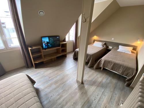 Habitación cuádruple del hotel ANGLETERRE. Foto 3