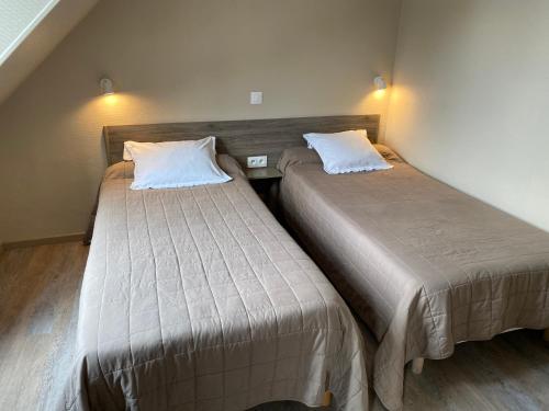 Habitación cuádruple del hotel ANGLETERRE. Foto 8