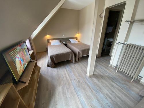 Habitación cuádruple del hotel ANGLETERRE. Foto 11