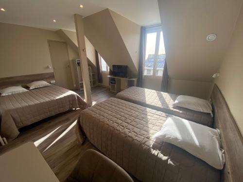 Habitación cuádruple del hotel ANGLETERRE. Foto 13