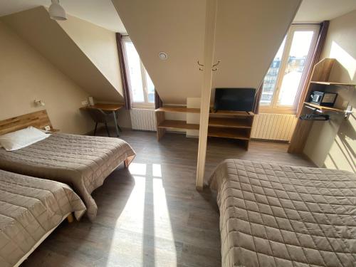 Habitación cuádruple del hotel ANGLETERRE. Foto 16