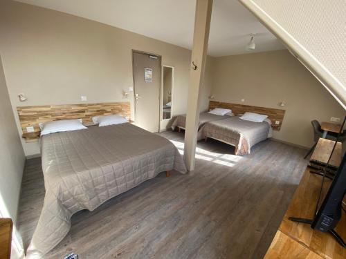 Habitación cuádruple del hotel ANGLETERRE. Foto 17