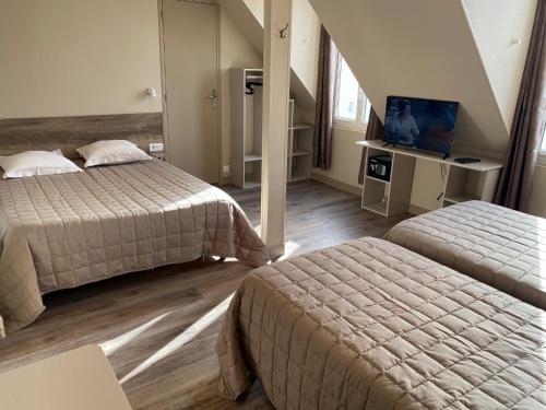 Habitación cuádruple del hotel ANGLETERRE. Foto 19