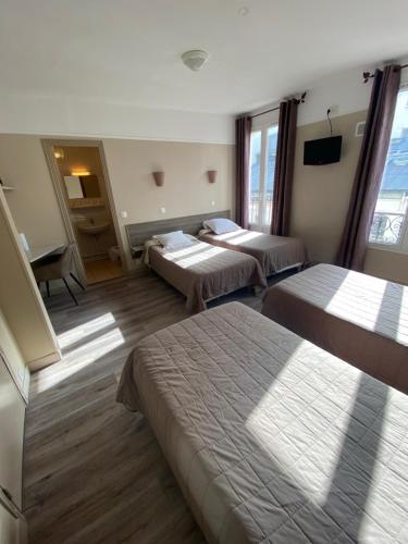Habitación cuádruple del hotel ANGLETERRE. Foto 20