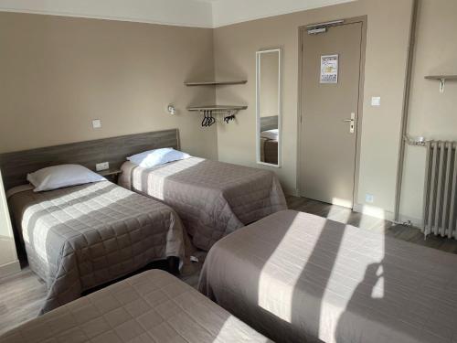 Habitación cuádruple del hotel ANGLETERRE. Foto 22