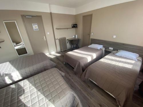 Habitación cuádruple del hotel ANGLETERRE. Foto 23