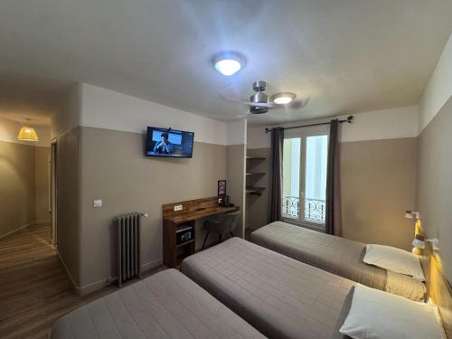 Habitación Triple del hotel ANGLETERRE. Foto 7