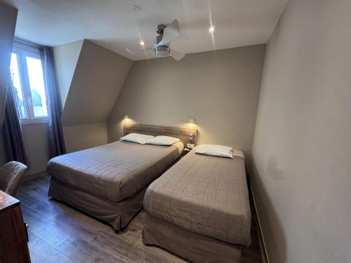 Habitación Triple del hotel ANGLETERRE. Foto 9
