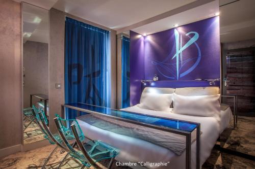 Habitación Doble Estándar con ducha de hidromasaje del hotel Apostrophe