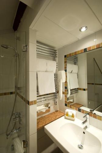 Habitación Doble Clásica del hotel Saint Paul Rive Gauche. Foto 3