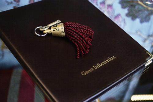 Habitación Doble Superior - Cama con dosel del hotel Saint Paul Rive Gauche. Foto 3