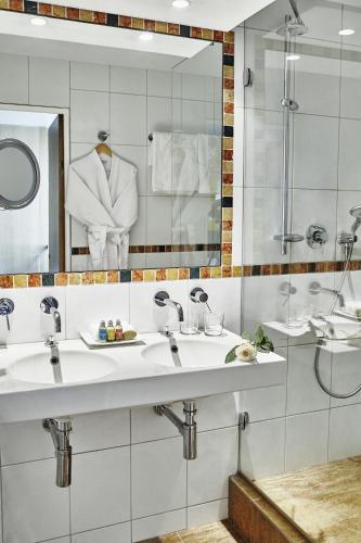 Habitación Cuádruple Dúplex del hotel Saint Paul Rive Gauche. Foto 5