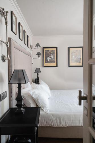 Habitación Doble Confort con balcón del hotel SAINT LOUIS EN L'ISLE. Foto 1