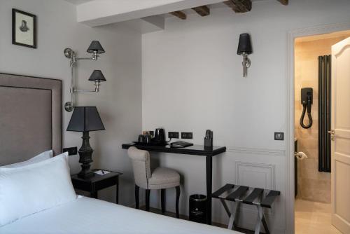 Habitación Doble Superior con balcón - 1 o 2 camas del hotel SAINT LOUIS EN L'ISLE. Foto 2