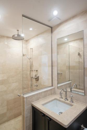 Habitación Doble Superior con balcón - 1 o 2 camas del hotel SAINT LOUIS EN L'ISLE. Foto 4