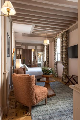 Suite con cama extragrande del hotel Saint Germain Des Pres. Foto 1