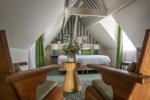 Suite con cama extragrande del hotel Saint Germain Des Pres. Foto 2
