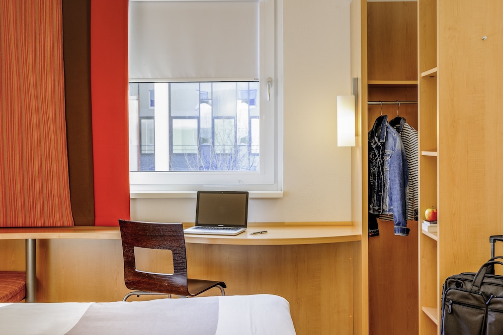 Habitación con 1 cama doble, 63x79 pulgadas 160x200 cm, nuevo concepto de descanso fácil del hotel Ibis Basel Bahnhof. Foto 1