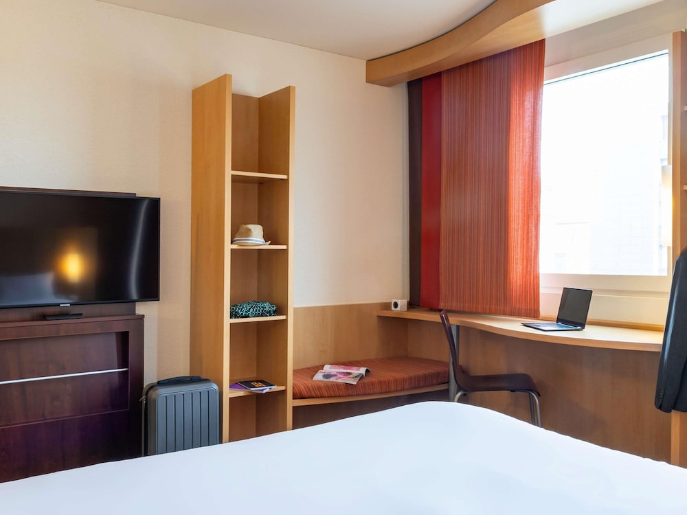 Habitación con 1 cama doble, 63x79 pulgadas 160x200 cm, nuevo concepto de descanso fácil del hotel Ibis Basel Bahnhof. Foto 6