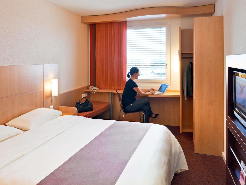 Habitación con 1 cama doble, 63x79 pulgadas 160x200 cm, nuevo concepto de descanso fácil del hotel Ibis Basel Bahnhof. Foto 8