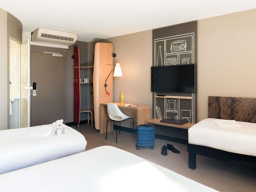 Habitación familiar, varias camas del hotel Ibis Bern Expo. Foto 3