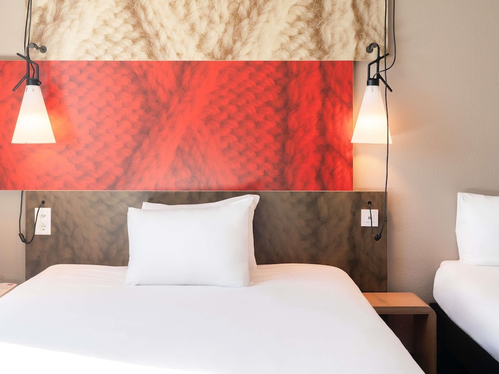Habitación familiar, varias camas del hotel Ibis Bern Expo. Foto 6