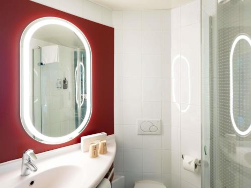 Habitación Doble - 2 camas del hotel Ibis Lausanne Centre. Foto 3