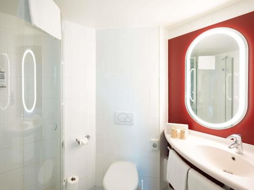 Habitación Doble Confort del hotel Ibis Lausanne Centre. Foto 4