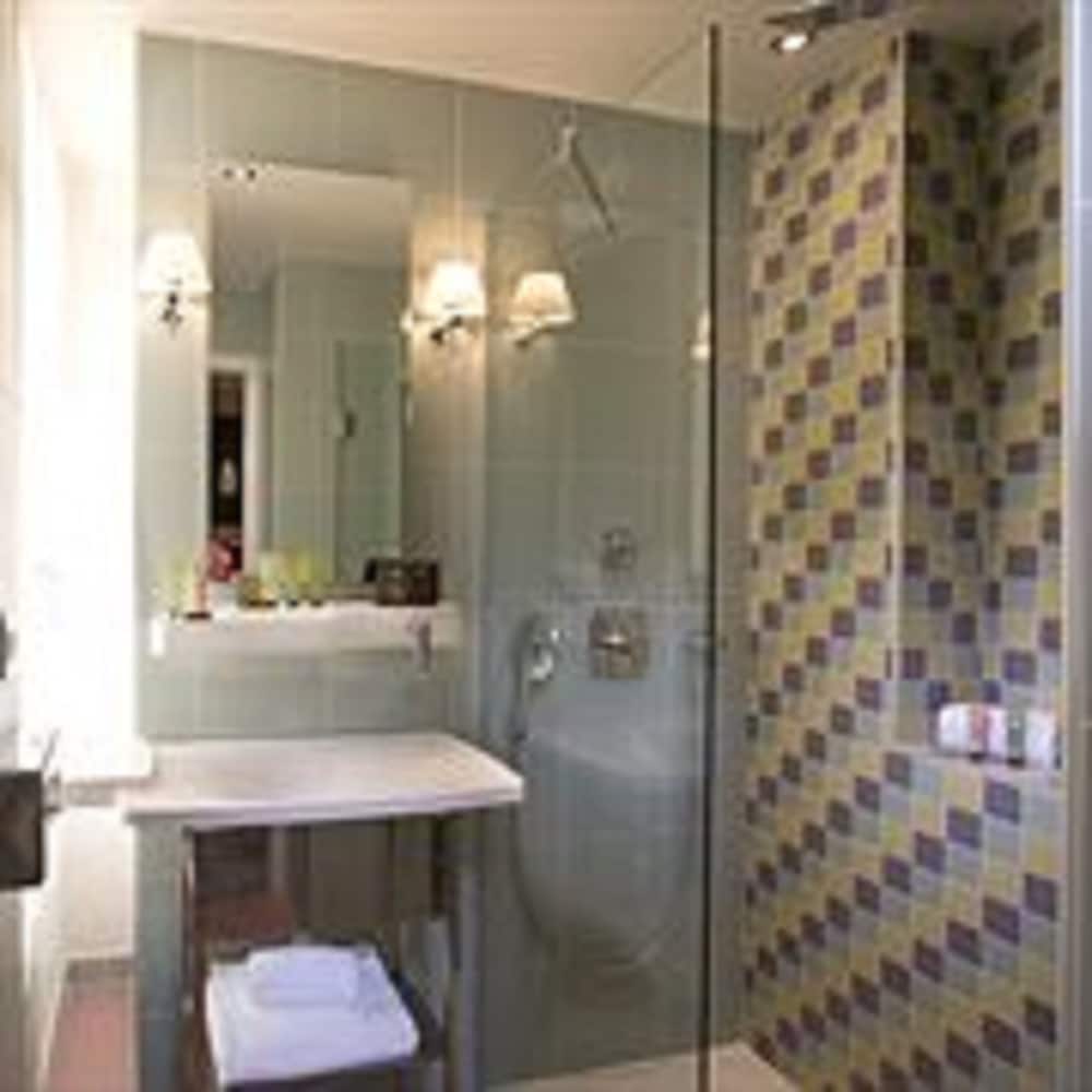 Habitación triple del hotel Atmospheres. Foto 5