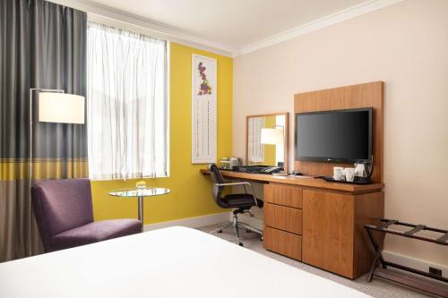 Habitación doble 1 Cama queen Accesible del hotel Hilton London Wembley. Foto 2