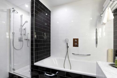 Suite Junior del hotel Hilton London Wembley. Foto 1