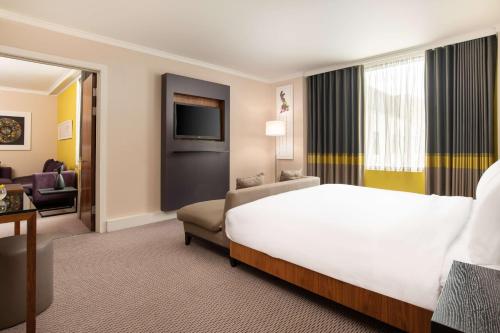 Suite Junior del hotel Hilton London Wembley. Foto 2