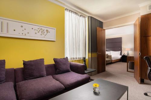 Suite Junior del hotel Hilton London Wembley. Foto 4