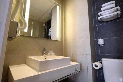 Habitación Doble - 2 camas del hotel Avia Saphir Montparnasse. Foto 4
