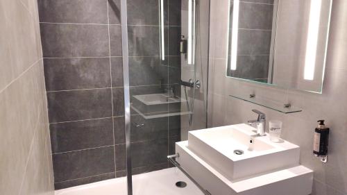 Habitación Doble del hotel Avia Saphir Montparnasse. Foto 17