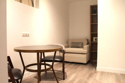 Habitación cuádruple del hotel Avia Saphir Montparnasse. Foto 7