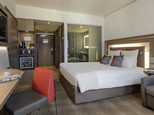 Habitación Superior: para no fumadores y con cama doble del hotel Novotel Lugano Paradiso. Foto 3