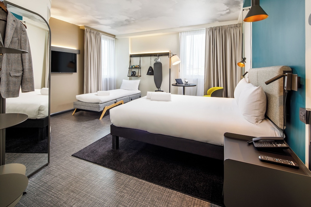 Habitación familiar doble, 1 cama doble con sofá cama del hotel Ibis London Blackfriars. Foto 1