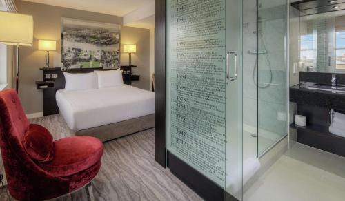 Habitación con cama grande del hotel Doubletree By Hilton London - Greenwich