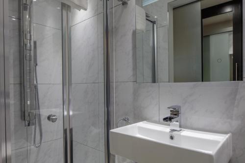 Habitación Doble adaptada para personas de movilidad reducida - 2 camas del hotel Doubletree By Hilton London - Greenwich. Foto 5