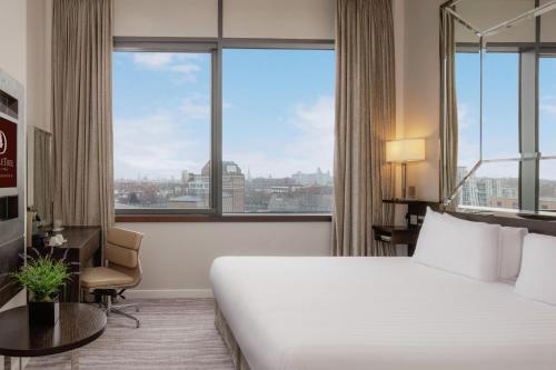 Habitación Deluxe con cama extragrande del hotel Doubletree By Hilton London - Greenwich. Foto 4