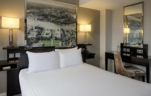 Habitación con cama grande del hotel Doubletree By Hilton London - Greenwich. Foto 5